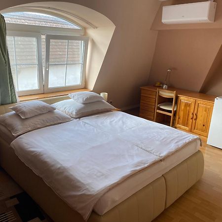 Ambrozia Guesthouse นาชคานีจา ภายนอก รูปภาพ