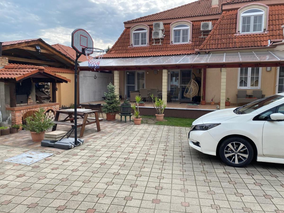 Ambrozia Guesthouse นาชคานีจา ภายนอก รูปภาพ