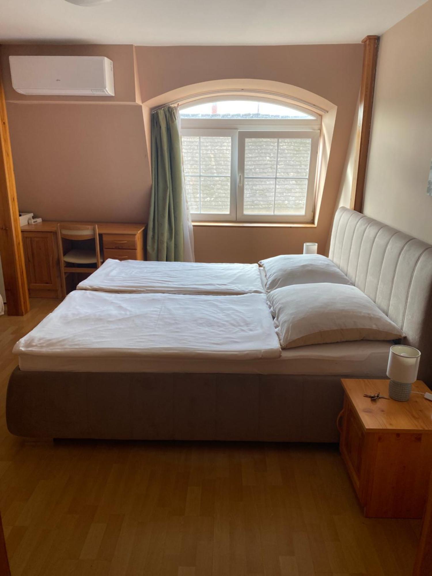Ambrozia Guesthouse นาชคานีจา ภายนอก รูปภาพ