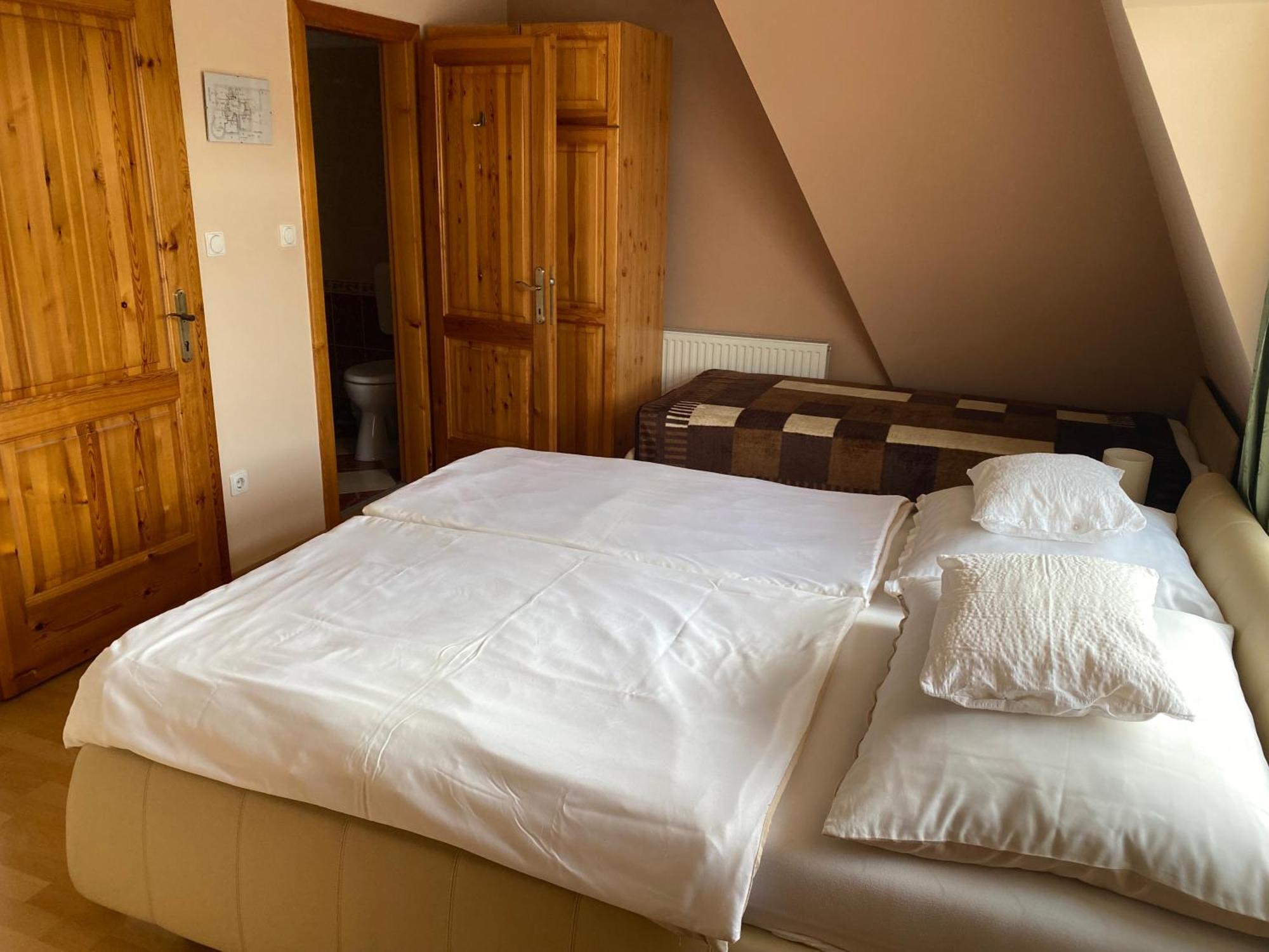Ambrozia Guesthouse นาชคานีจา ภายนอก รูปภาพ