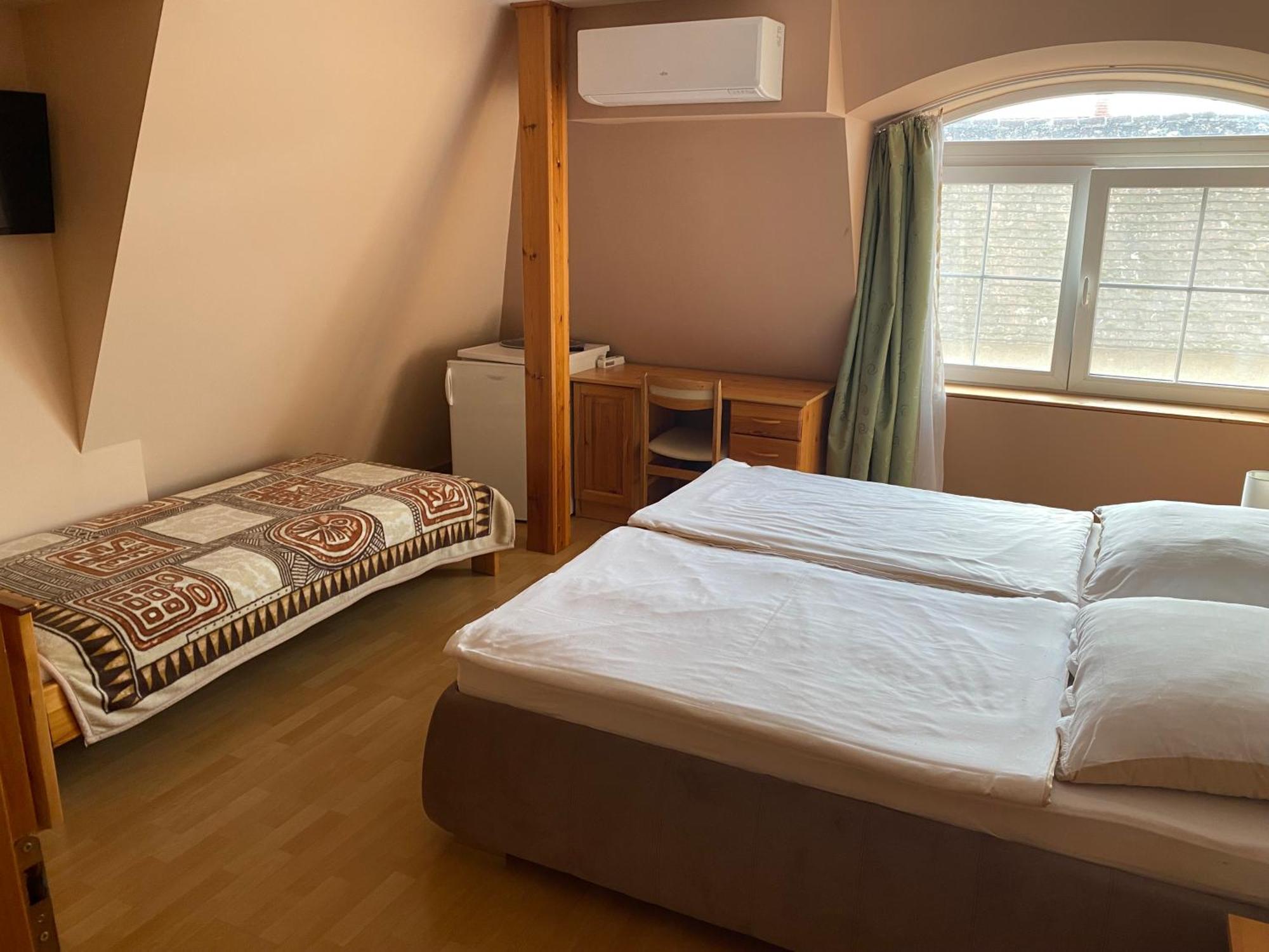 Ambrozia Guesthouse นาชคานีจา ภายนอก รูปภาพ