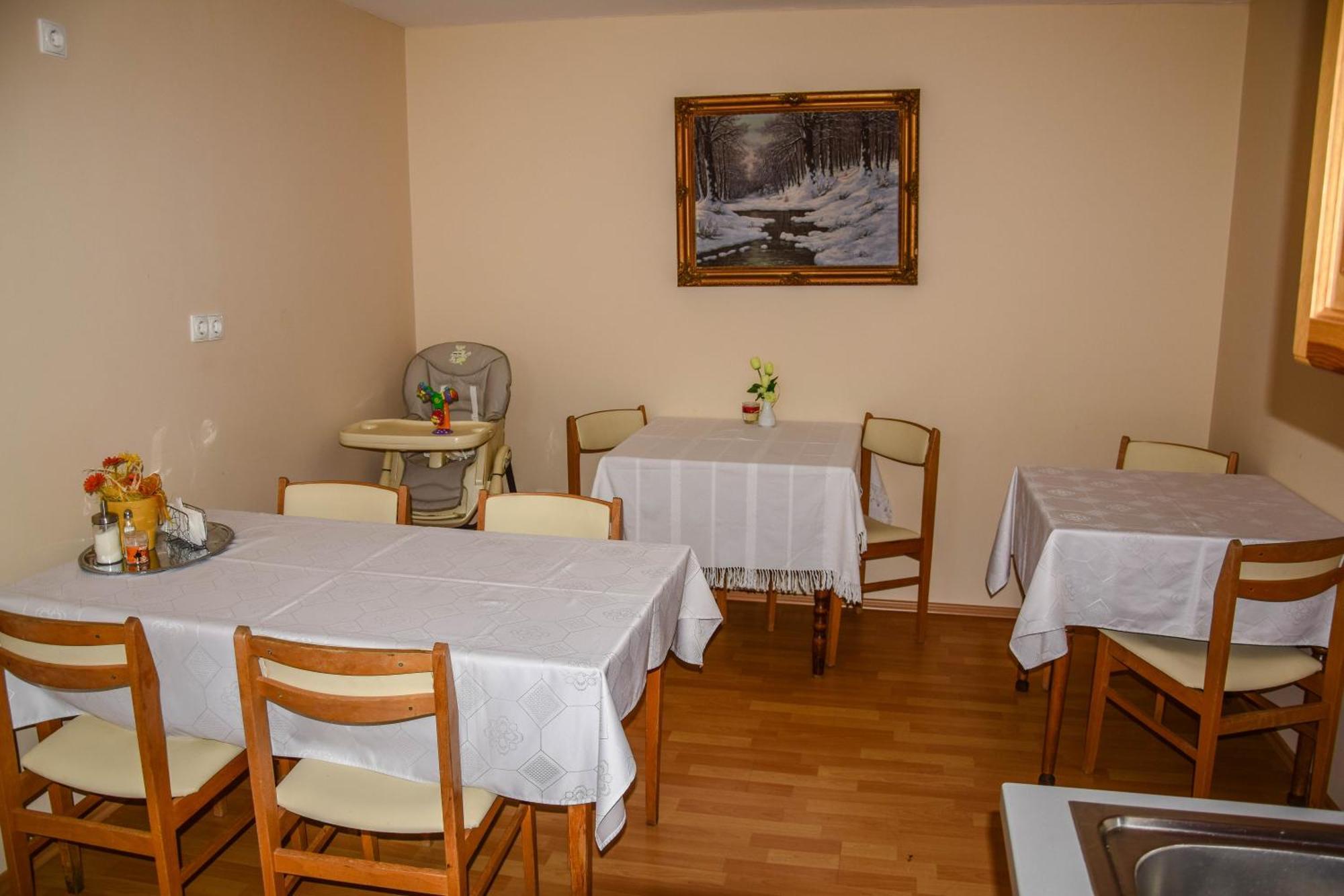 Ambrozia Guesthouse นาชคานีจา ภายนอก รูปภาพ