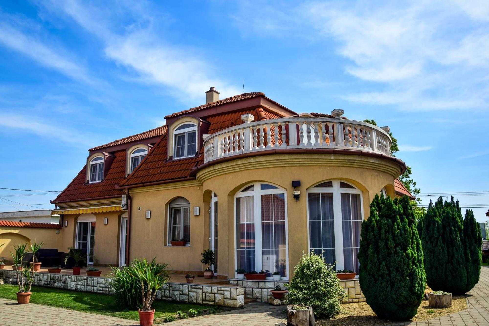 Ambrozia Guesthouse นาชคานีจา ภายนอก รูปภาพ